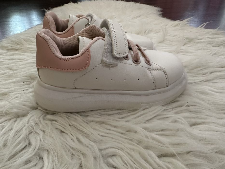 Кросівки для дівчинки