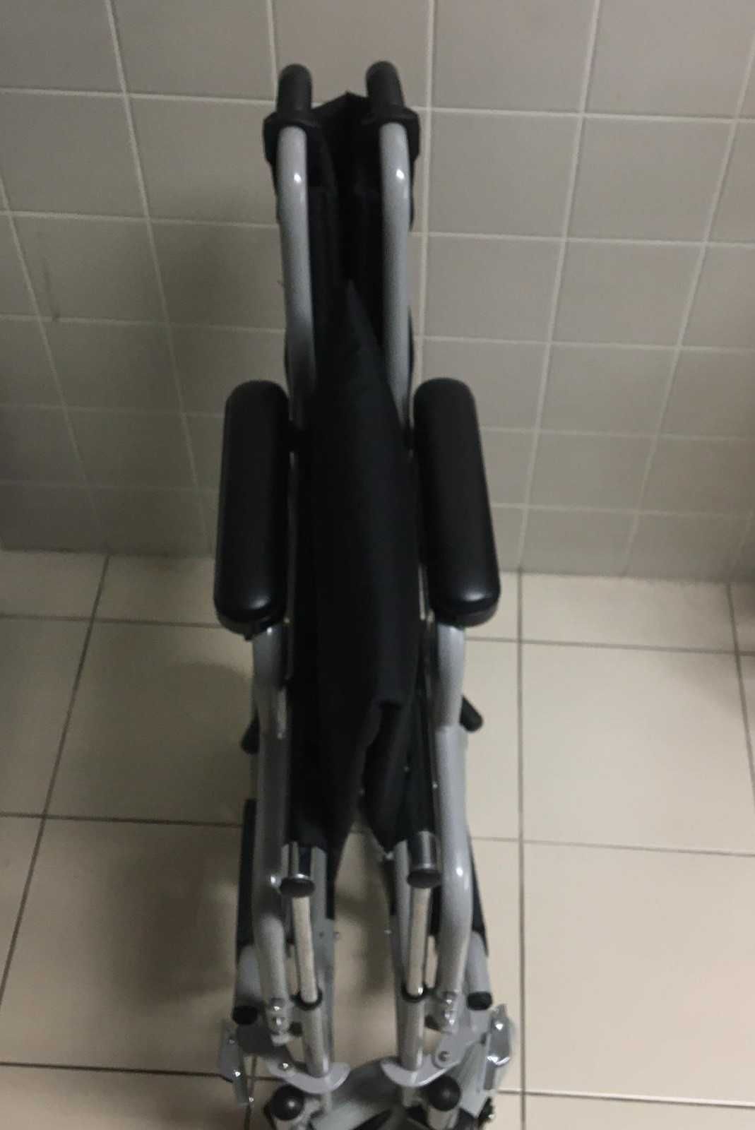 Cadeira de rodas Sensicare, com travão