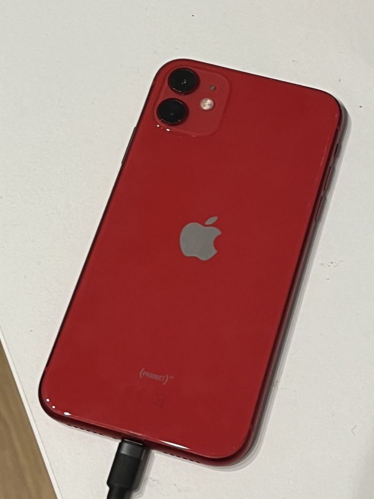 iPhone 11 64GB + case czarny