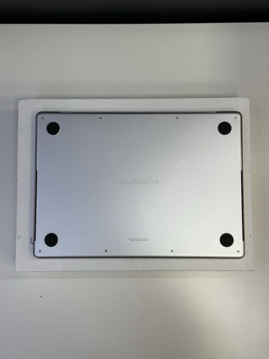 Б/у MacBook Pro 14’ M3 16/1Tb Silver | Повний комплект