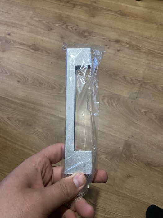 Пластикові ручки для кухонних шаф