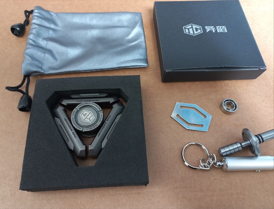 Металлический взрослый и детский спиннер в полном коплекте