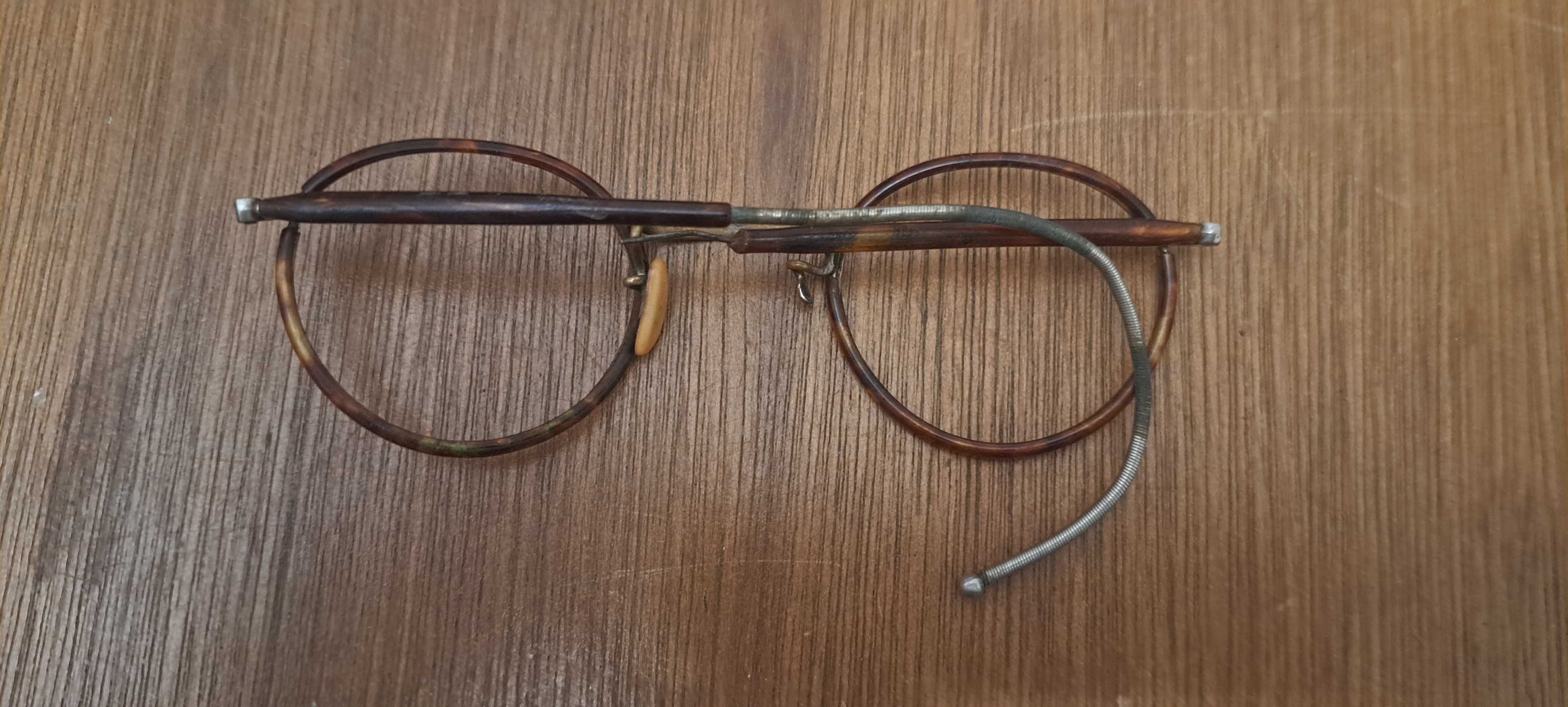 Okulary II wojna