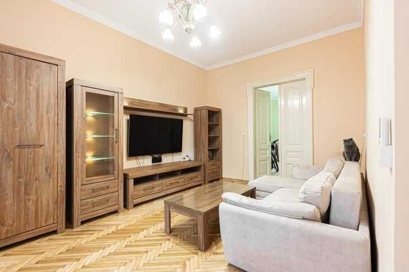 Продаж гарної квартири на Одеській