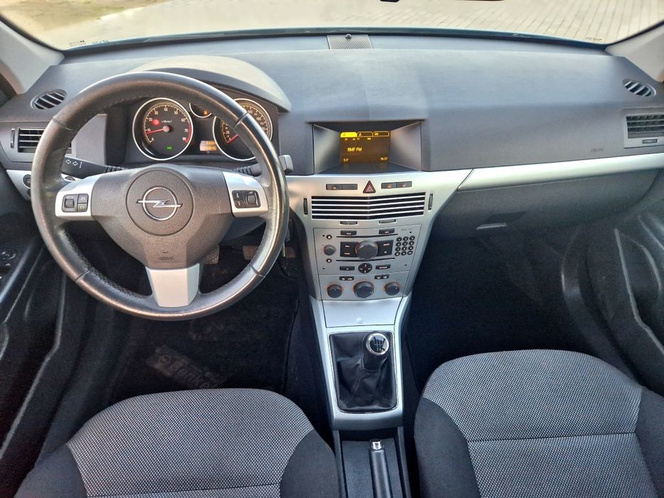 Astra 1.4 benzyna grzane fotele navi