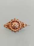 Lindo broche antigo de latão