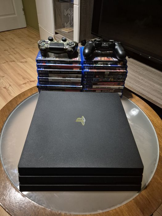 PlayStation 4 Pro Ps4 1tb. Stan idealny. Pad, gry