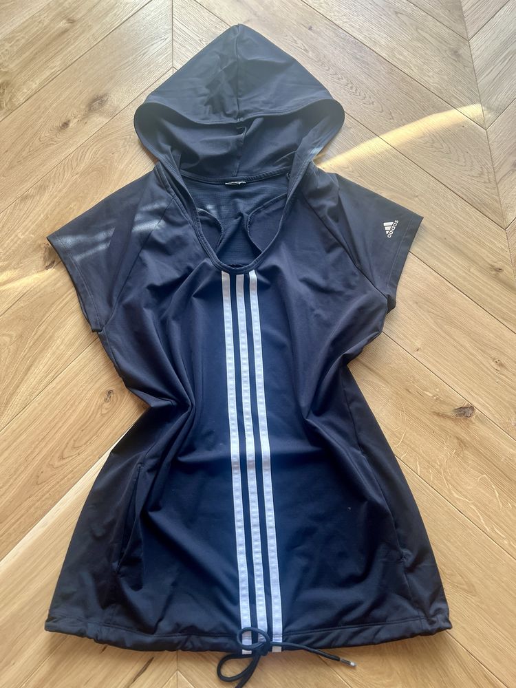 Czarna koszulka z kapturem Adidas (rozmiar M/L)