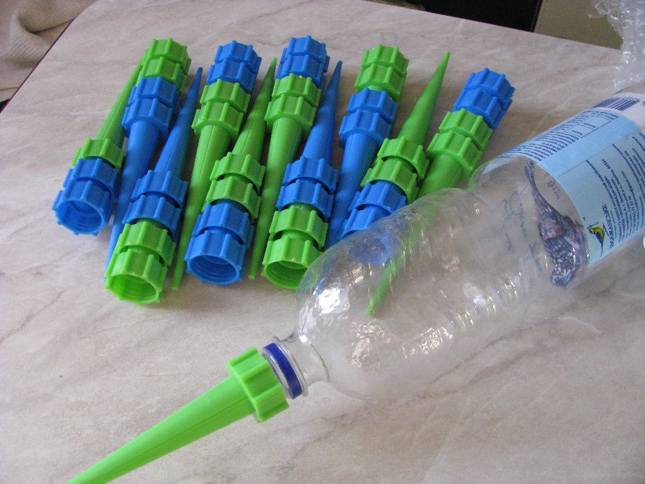 Насадка на пляшку ( бутылку) для крапельного поливання .в лоті 5 шт.