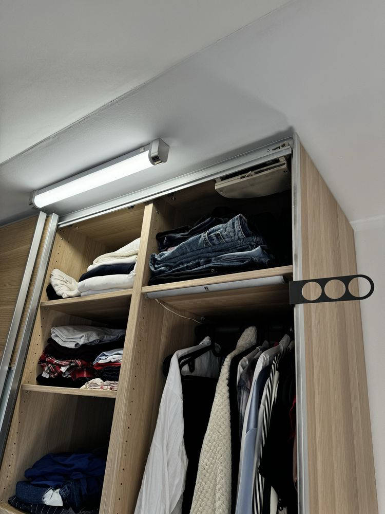 Szafa IKEA PAX 200x63x237 cm z drzwiami przesuwnymi i oświetleniem