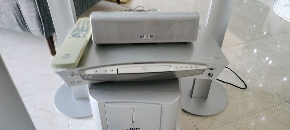 Sistema Home Cinema JVC TH-A85
Som / DVD/cd   
JVC sistema home cinema