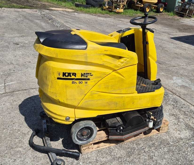 Szorowarka myjka elektryczna do podłóg powierzchni Karcher Br 140 R