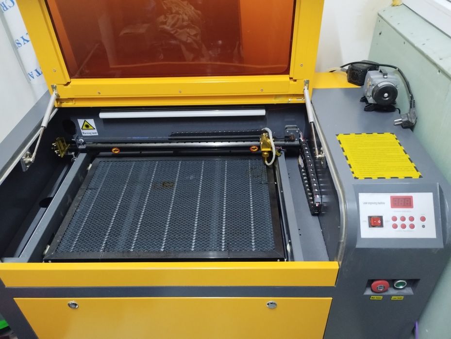 Продам лазерний станок СО2