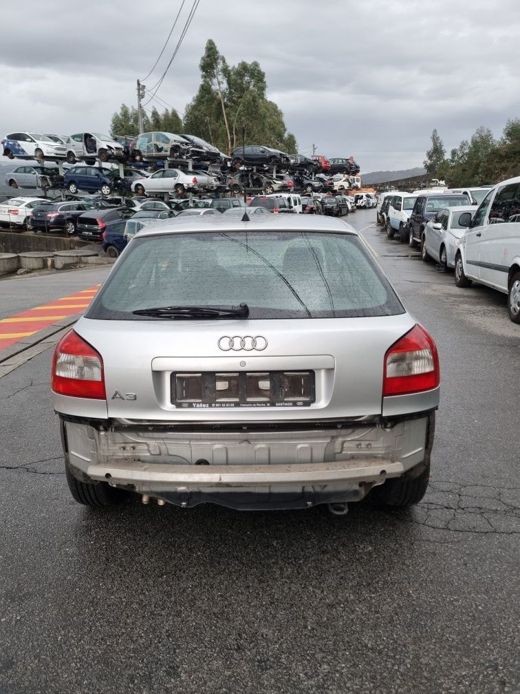 Audi A3 8L 1.6i 8v de 2000 para peças