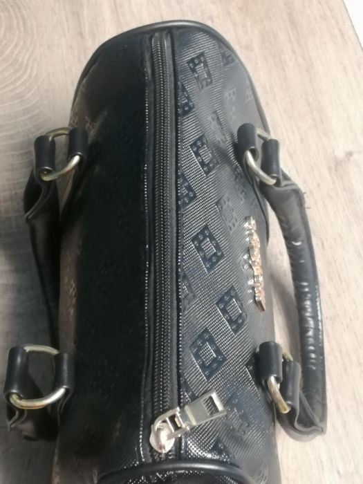 Elegancka torebka do ręki.