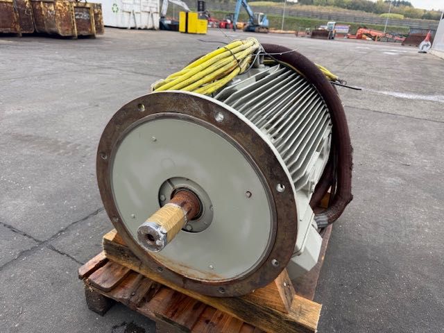 SIMENS silnik elektryczny 181 kw + falownik komplet