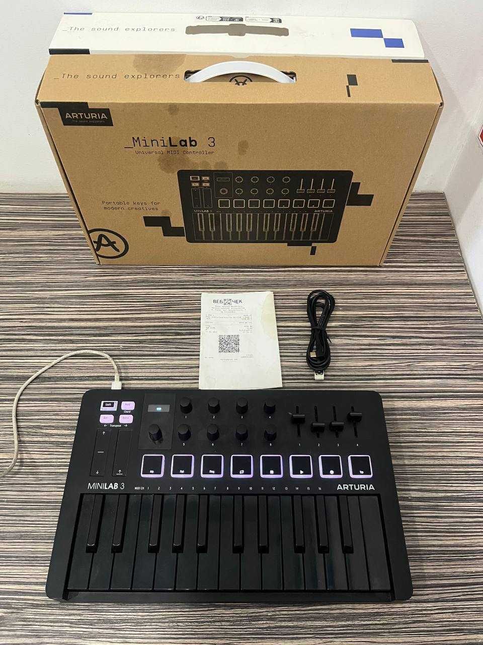 MIDI-клавіатура Arturia MiniLab 3 Deep Black