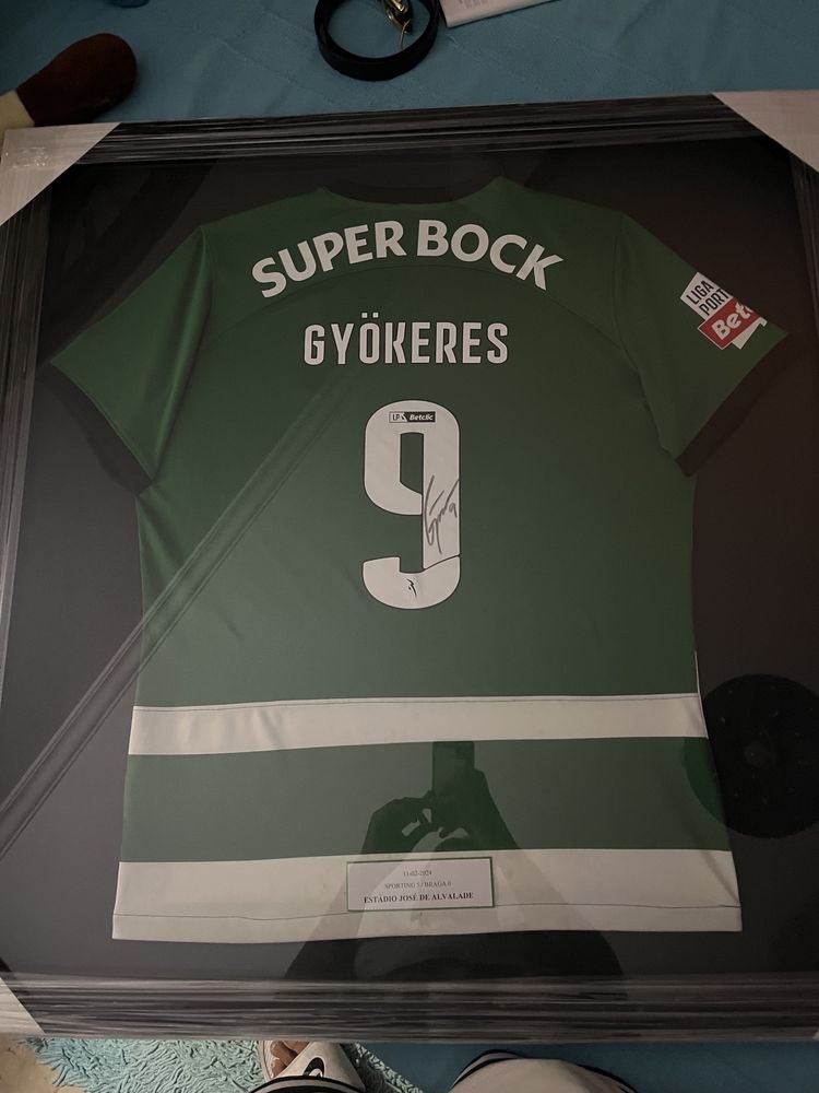 T-shirt Gyokeres usada em jogo, autografada e emoldurada