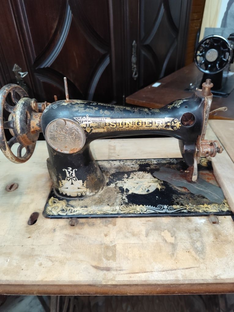 Máquina de costura Singer antiga