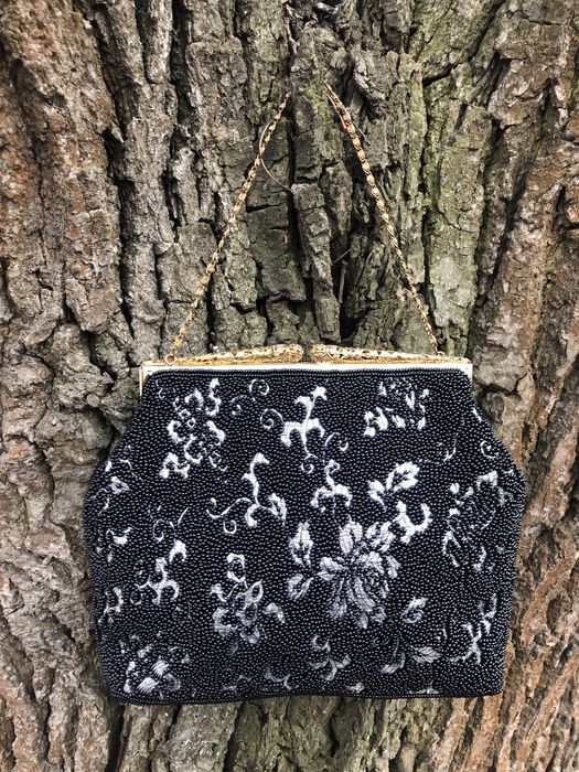 Винтажная сумочка расшитая бисером.