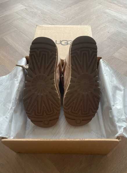 UGG Lowmel Sand R.40