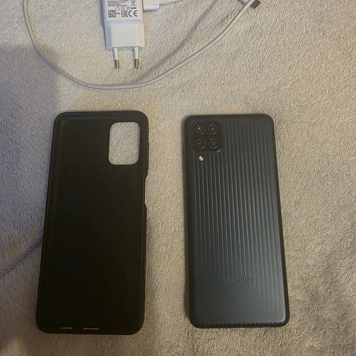Smartfon Samsung Galaxy M12 4GB/64Gb + folia 3mk i etui  Spigen