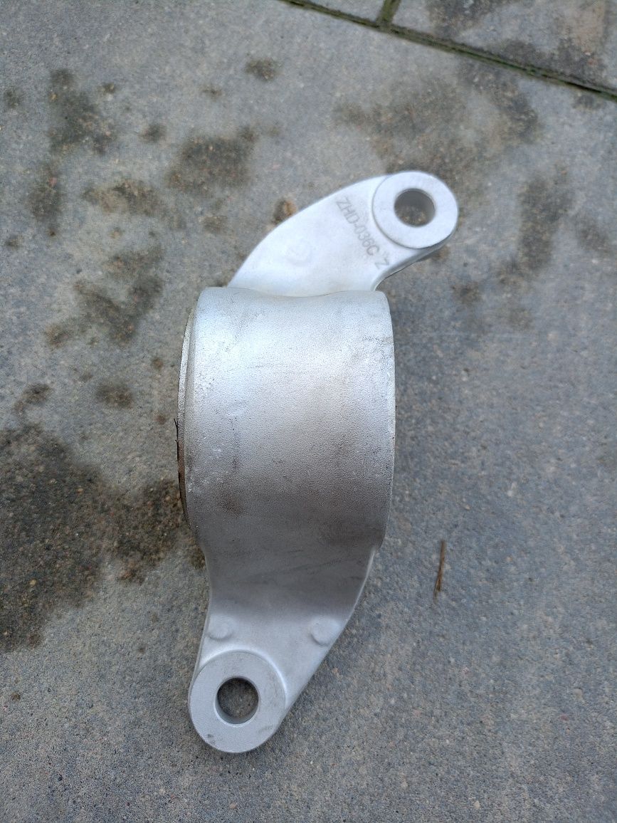 Tuleja wahacza przedniego prawa Honda Civic VIII ufo