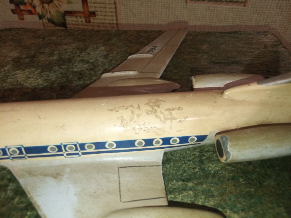 Продам сувенир самолёт ТУ-134А