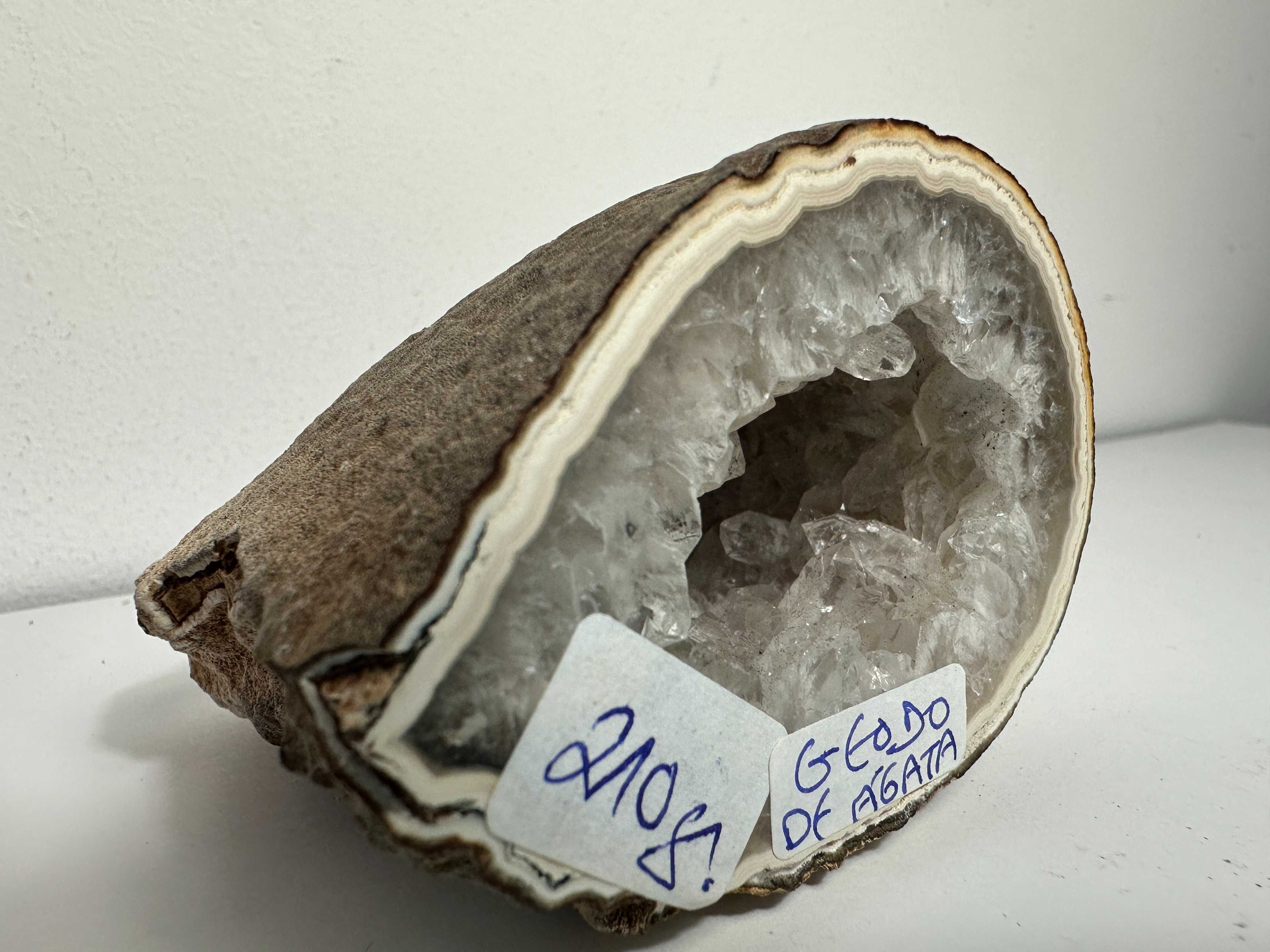 Geodo de ágata novo,  com 210 g.