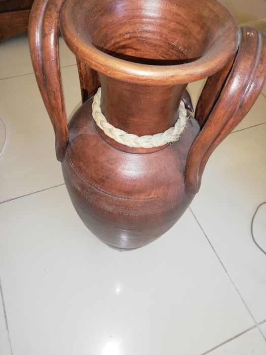 Jarro com 2 pegas em barro