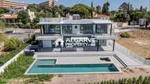 Moradia V4 de estilo contemporâneo a estrear perto da Praia em Albufei