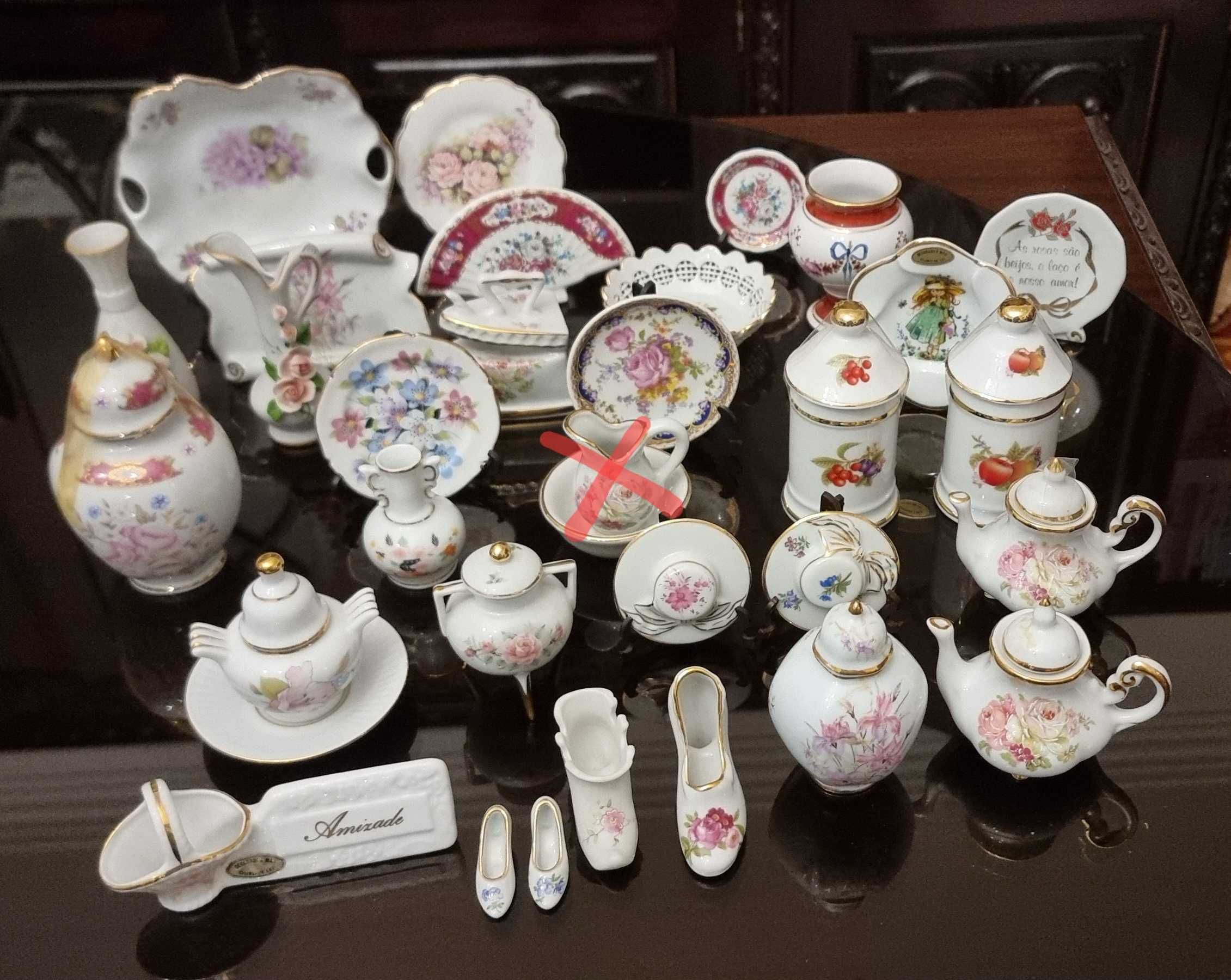 30 peças pequenas decorativas em porcelana