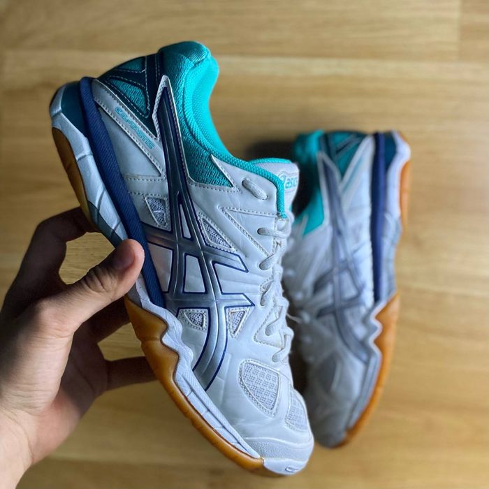 кросівки Asics.