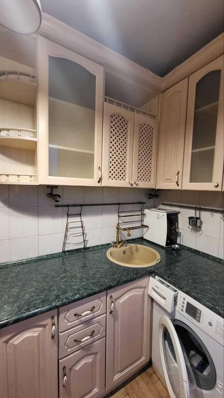 3 к. квартира с ремонтом и мебелью, м. Холодная гора