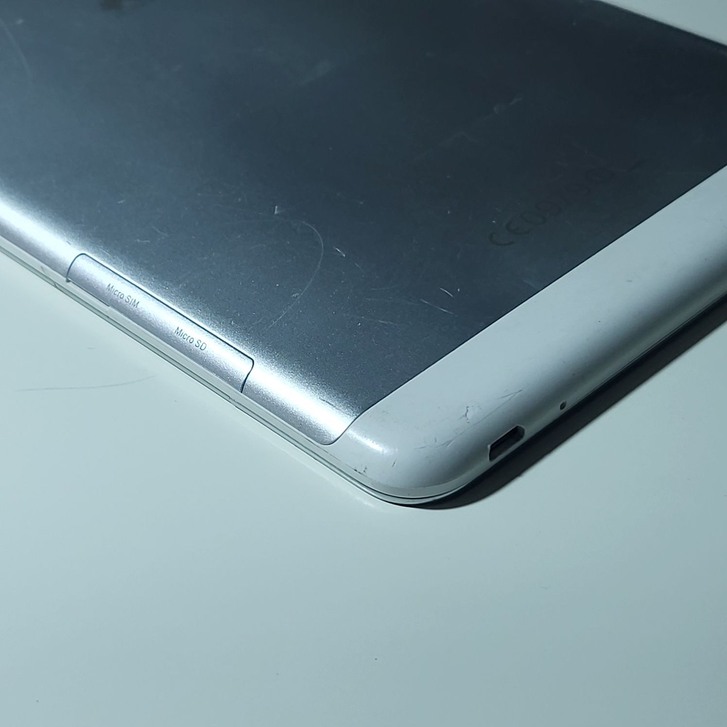Uszkodzony mini tablet huawei T1-821L