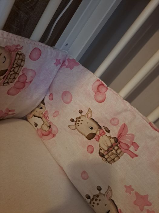 Ochraniacz na szczebelki do łóżeczka całe łóżeczko