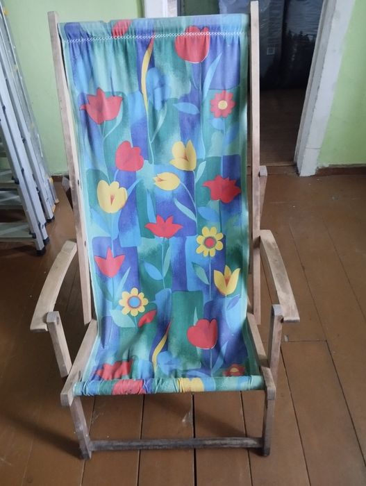 Leżak drewniany z wymienionym materiałem z PRL.