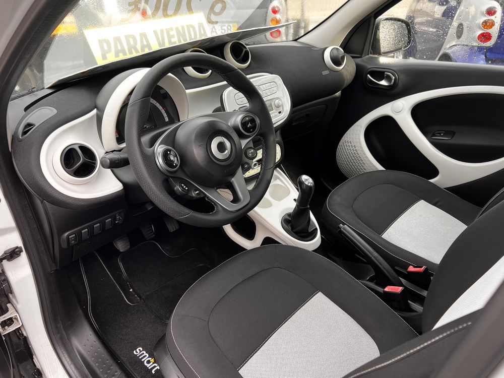 Smart forfour 1.0 - 8200€ - 90 mil kms