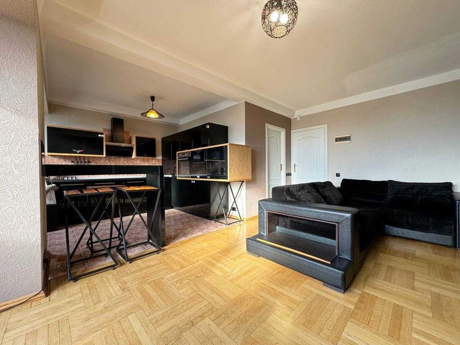 Двокімнатна квартира в центрі - завжди зі світлом !!!