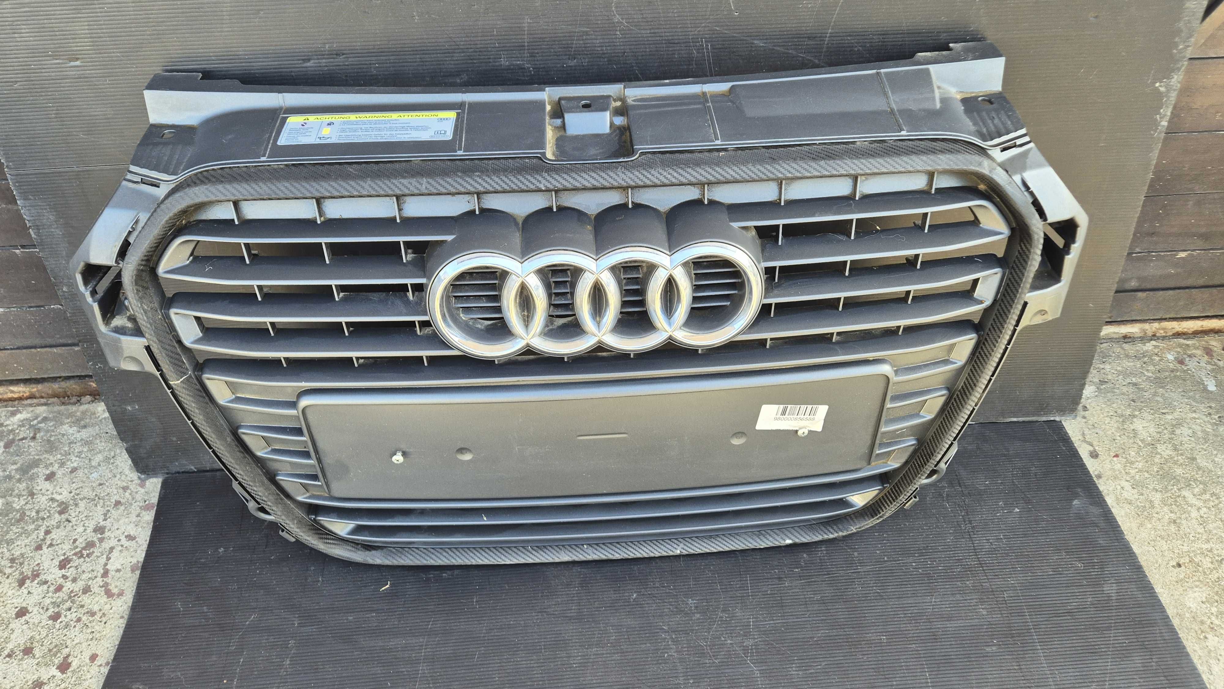 Atrapa chłodnicy GRILL PRZÓD Audi A1 8X0 10-14 OE ORYGINAŁ CARBON