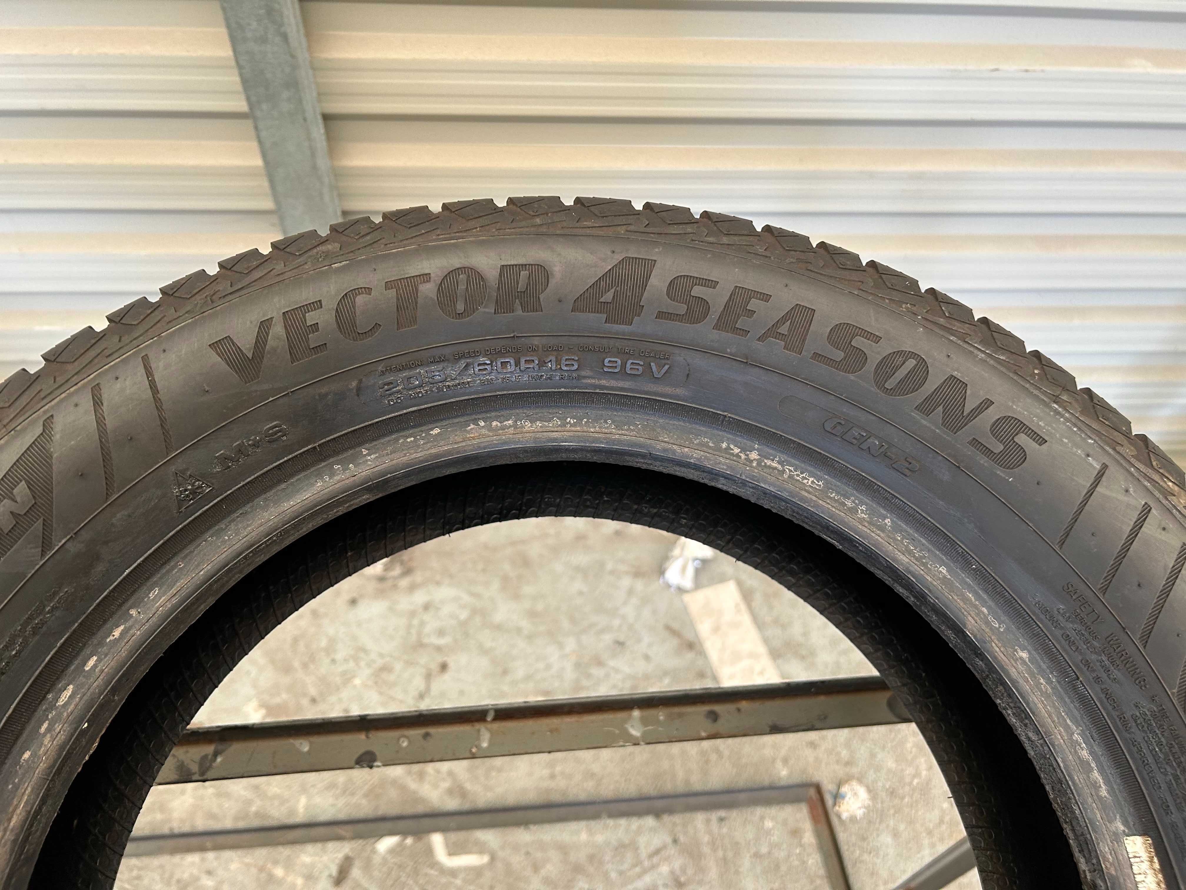 1szt całoroczne 205/60R16 GoodYear Vector4Seasons gen.2 96V P24S