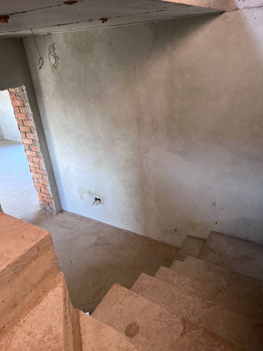 Продаж котеджу з власною ділянкою у с. Басівка