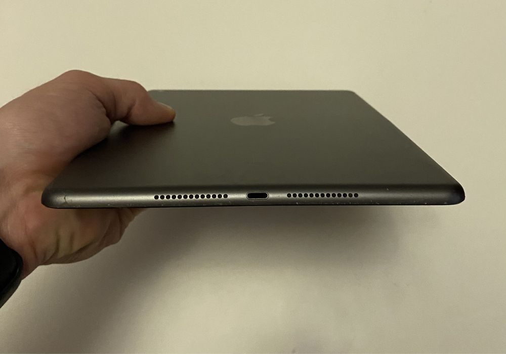 Планшет apple ipad 10.2" 8GEN A2270/на відновлення! D641