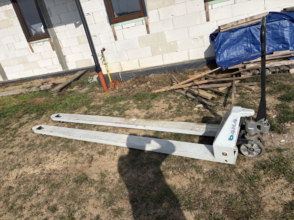 Wózek paletowy LONG-XXL z widłami o długości 3000 mm i udźwigu 2000 kg