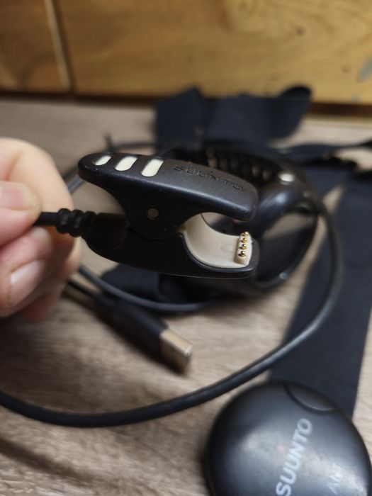 Спортивные часы  SUUNTO для бега для подводного измеряет все данные .