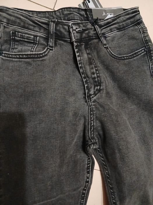 Продам новые джинсы