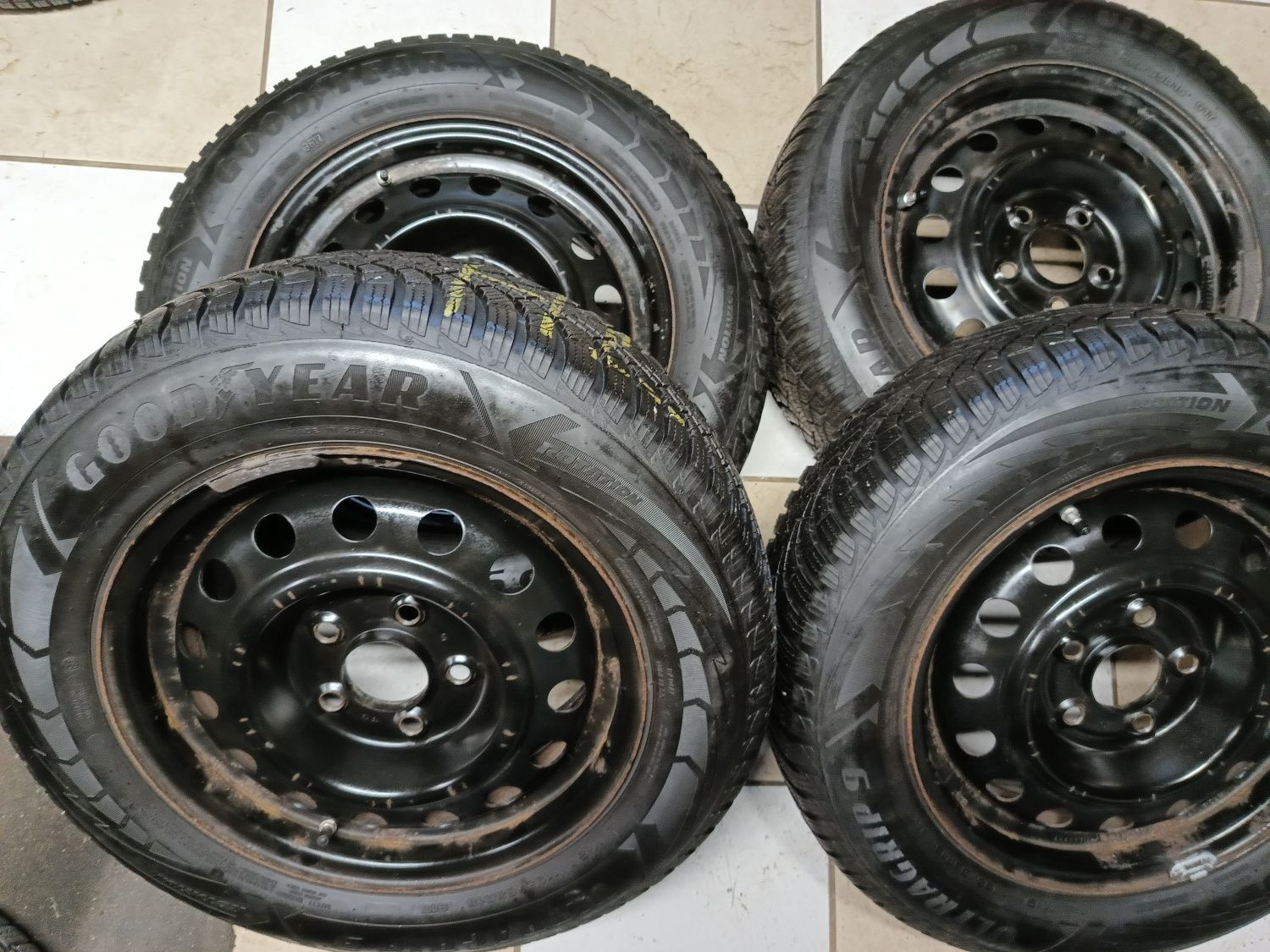 Koła Felgi 15" 5x114.3 zimowe 195/65/R15 91 T Goodyear czujniki TPMS