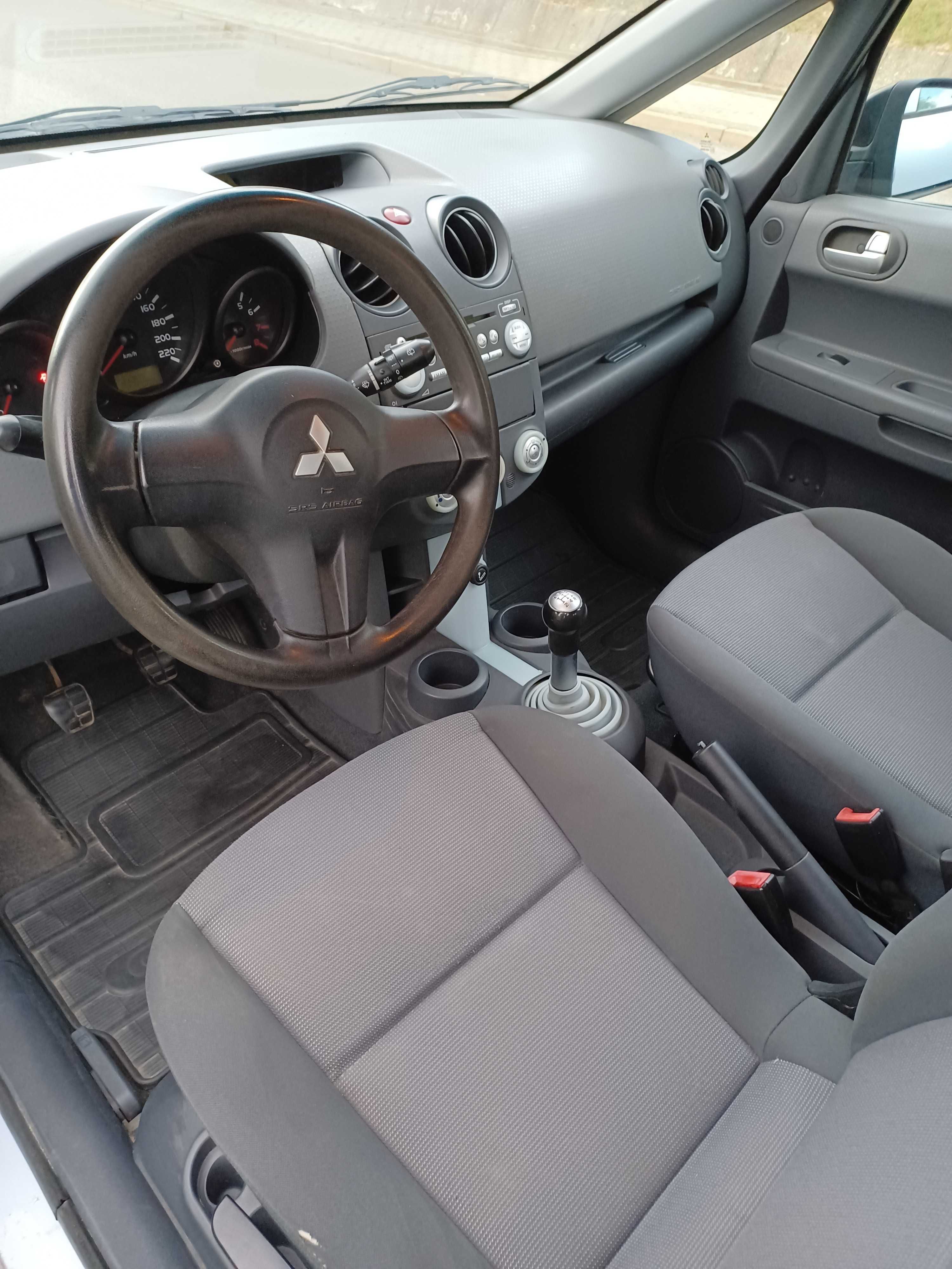 Mitsubishi Colt 2005 r. 1.3 Benzyna. Do poprawek lakierniczych