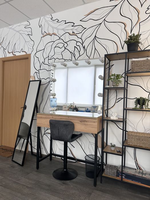 Оренда місця бровист /візажист/ Майстер манікюру