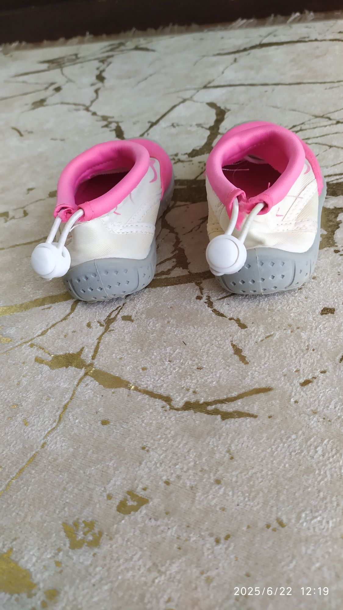 Buty do wody biało-różowe dla dziewczynki Blue Fin, r. 23